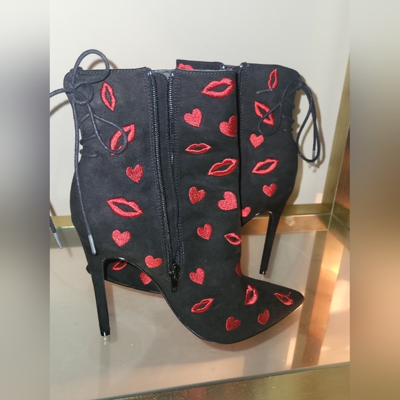 Kisses Boots - Picture 7 of 7